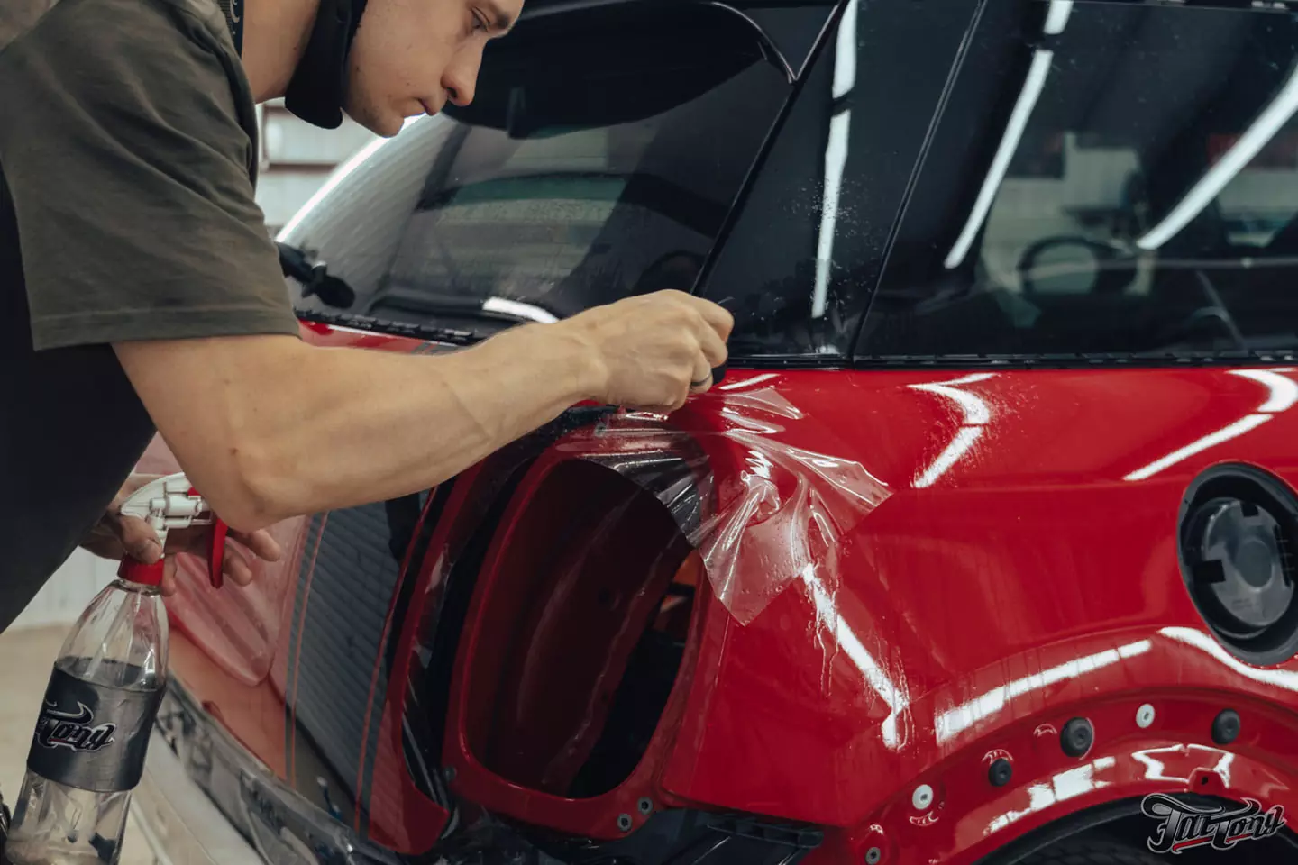 Оклейка Mini John Cooper Works глянцевым полиуретаном, наклейки на кузов, комплексная шумоизоляция, установка новых дисков, керамика дисков и суппортов